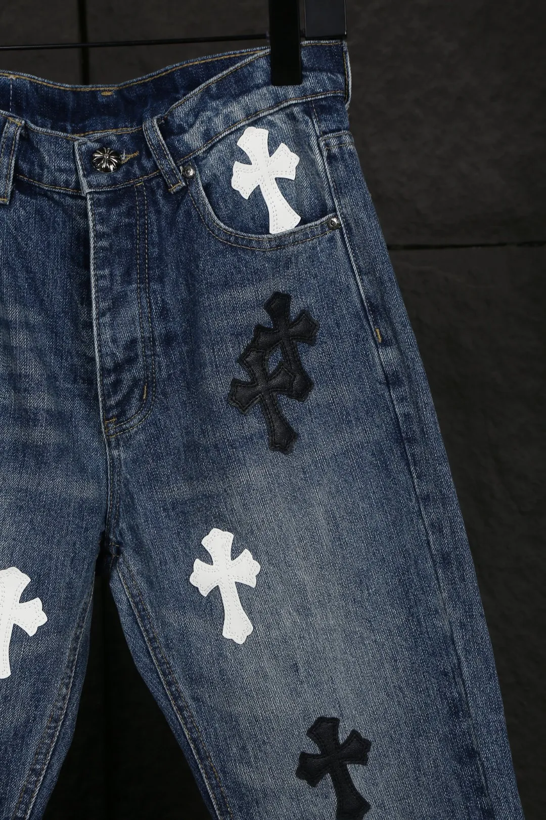 P260 Actual photo [High quality] Code: 25017# Color: Ice blue Size: S/28 to Fermentation wash and soft color fixation, soft and thick to wear. Details are all hand-polished and made with craftsmanship. All-over jacquard fabric has a unique design style. Multiple processes have been used to create a full retro feel. A niche and unique non-contrast shirt. Customized distressed spray-painted buttons. Every detail is crafted with craftsmanship.